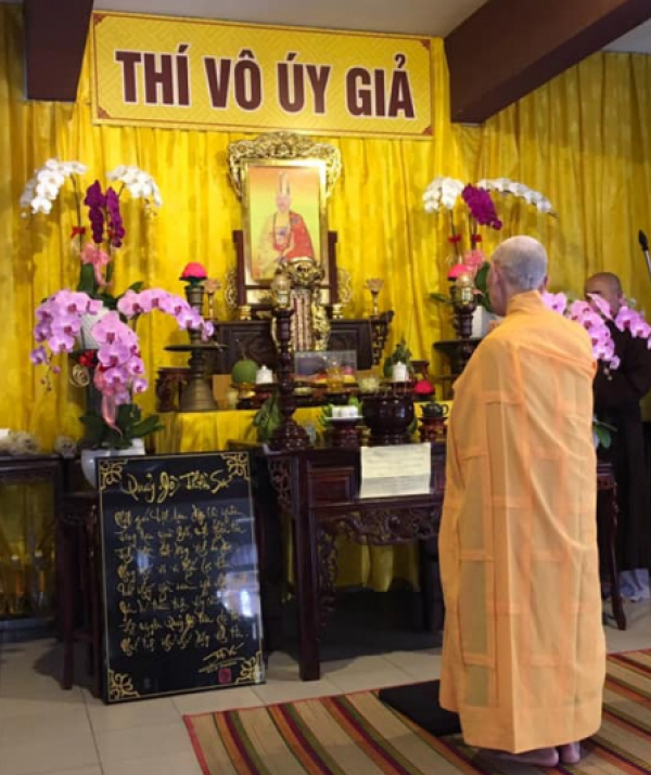 Văn học Phật giáo - Thông Bạch: Tưởng niệm lễ Tiểu Tường của đức Đệ Ngũ Tăng Thống GHPGVNTN